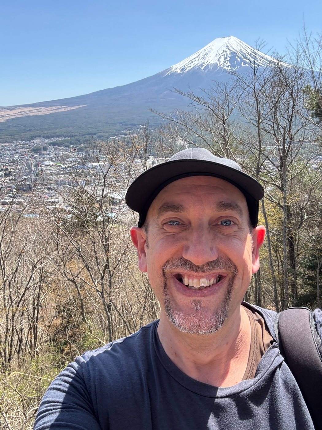 Nicolas, private guide in Japan, with Mount Fuji in the background